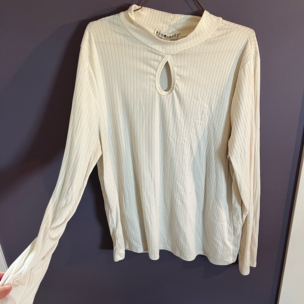 Ribbed Keyhole Turtleneck